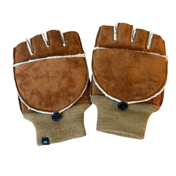 Urban Outfitters Men’s Sherpa Convertible Gloves - Picture 1 of 5